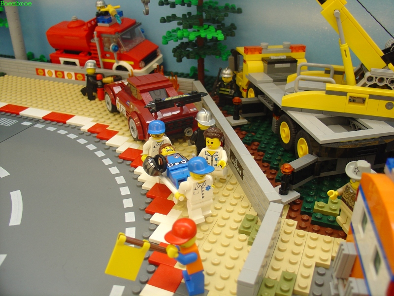 Illustration for article titled This Lego diorama puts the official theme to shame